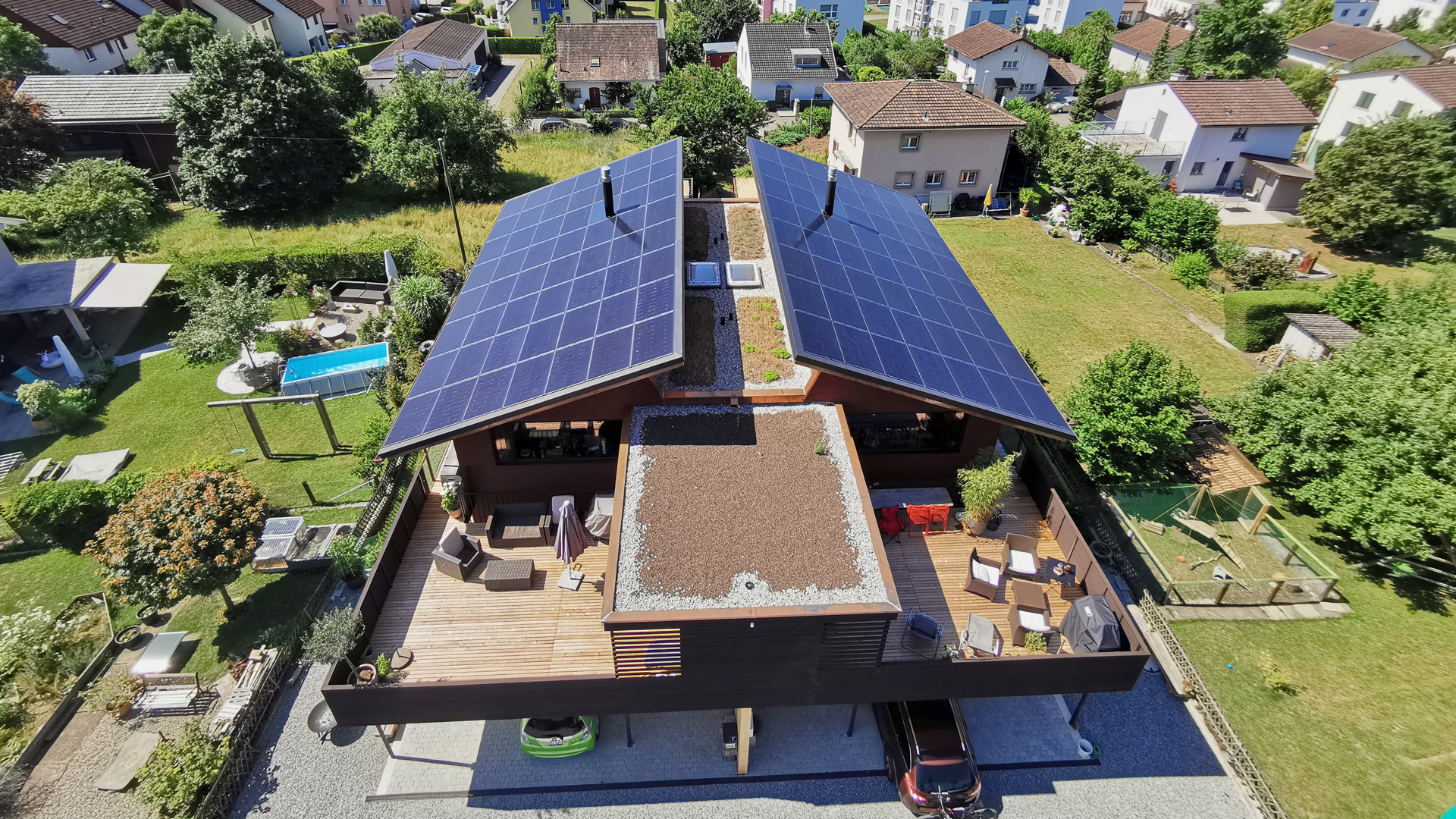 33 kWp NICER X Megasol solcelletag