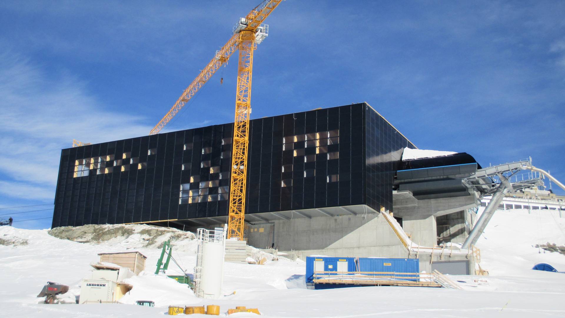 Megasol NICER X paa facade1